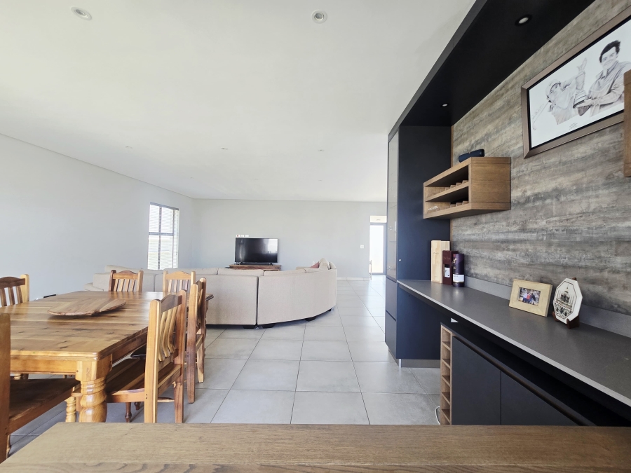 4 Bedroom Property for Sale in Kingswood Golf Estate Western Cape